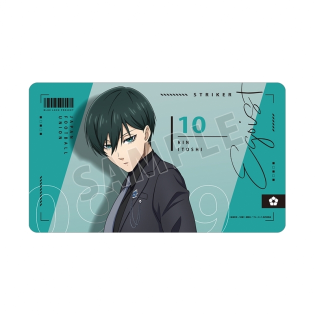 【グッズ-デスクマット】TVアニメ『ブルーロック』 描き下ろし 糸師 凛 スーツモデルver. マルチデスクマット【再販】
