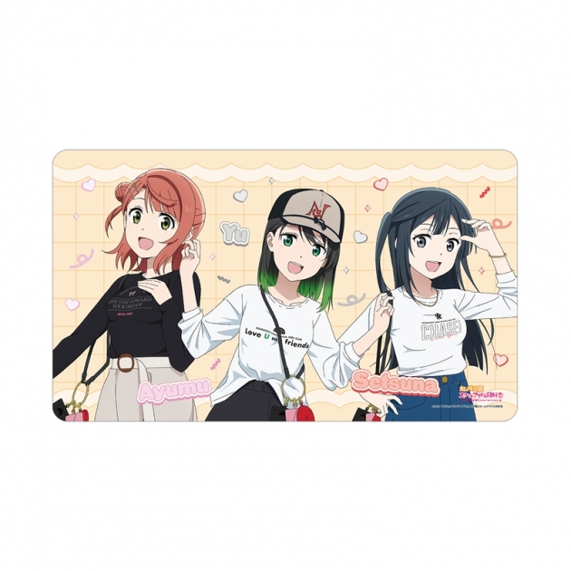 【グッズ-デスクマット】ラブライブ!虹ヶ咲学園スクールアイドル同好会 (ニジガク) 描き下ろしイラスト 高咲 侑&上原歩夢&優木せつ菜 おそろいコーデver. マルチデスクマット【再販】
