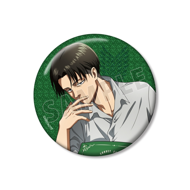 【グッズ-バッチ】TVアニメ『進撃の巨人』 描き下ろし リヴァイ リラックスver. 76mmグリッター缶バッジ【再販】
