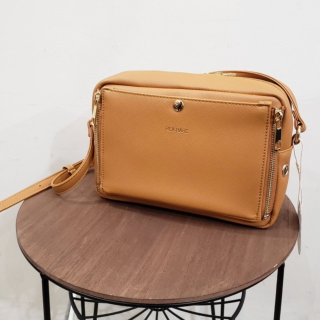 【10%OFF】【グッズ-バッグ】ノンキャラオリジナル クルア 回転式 ミニミニショルダーバッグ キャメル【REA RARE】