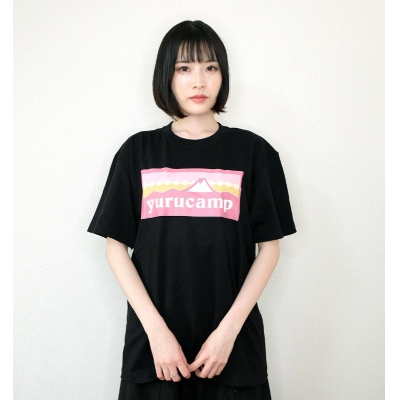 【グッズ-Tシャツ】ゆるキャン ふじさんロゴ Tシャツ なでしこ XL ブラック【アクロス】