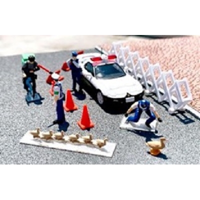【フィギュア-キット】TLV ジオコレ64 #カースナップ16b 警察2(マツダ RX-7 パトロールカー付属) 1/64