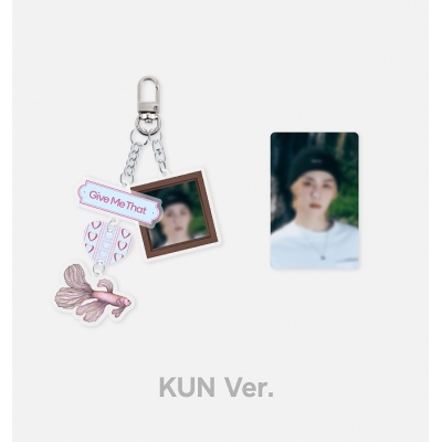 【グッズ-キーホルダー】WayV Give Me That MD【アクリルフォトキーホルダー】 KUN