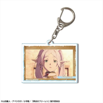 【グッズ-キーホルダー】TVアニメ「葬送のフリーレン」 アクリルキーホルダー デザイン06(フリーレン/F)【再販】