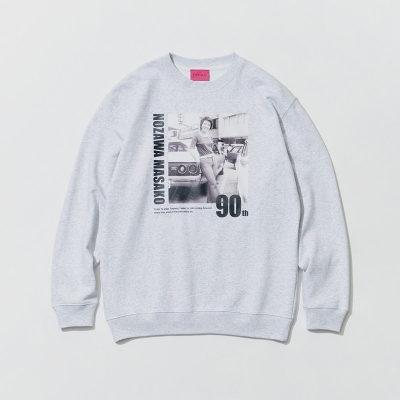 【グッズ-ジャンパー・コート】野沢雅子 YOUNG MASAKO Photo ライトスウェット Gray XL