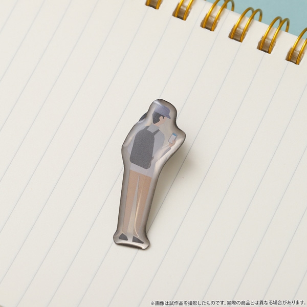 【グッズ-ピンバッチ】レンタルなんもしない人 ピンバッジ-スマホを確認するレンタルさん-