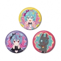 【グッズ-バッチ】デコミクLIVE starring 初音ミク『Hello』Produced by DECO*27 / OTOIRO デコミク&にーにゃ Art by おむたつ ホログラム缶バッジ3個セット ver.Aの画像