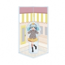 【グッズ-スタンドポップ】劇場版『ゾンビランドサガ ゆめぎんがパラダイス』 星川 リリィ 私服ver. キューブ型ジオラマ風アクリルスタンドの画像