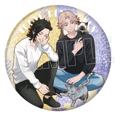 【グッズ-バッチ】東京リベンジャーズ BIGホロ缶バッジ《猫とあそぼver.》(乾 青宗&九井 一)【アニメイト限定】