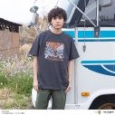 【グッズ-Tシャツ】モンスターハンターワイルズ シーンイラストTシャツ 2(イャンクック)スミクロLの画像