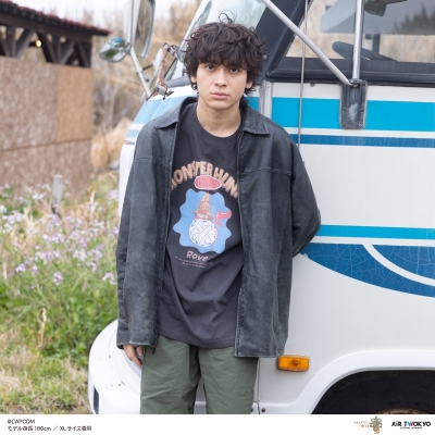 【グッズ-Tシャツ】モンスターハンターワイルズ シーンイラストTシャツ 4(ルロウ)スミクロS
